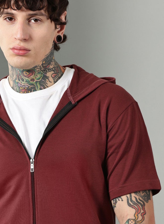 Own The Looks تي شيرت بقلنسوة للرجال من القطن الخالص، تملك المظهر - Image 2